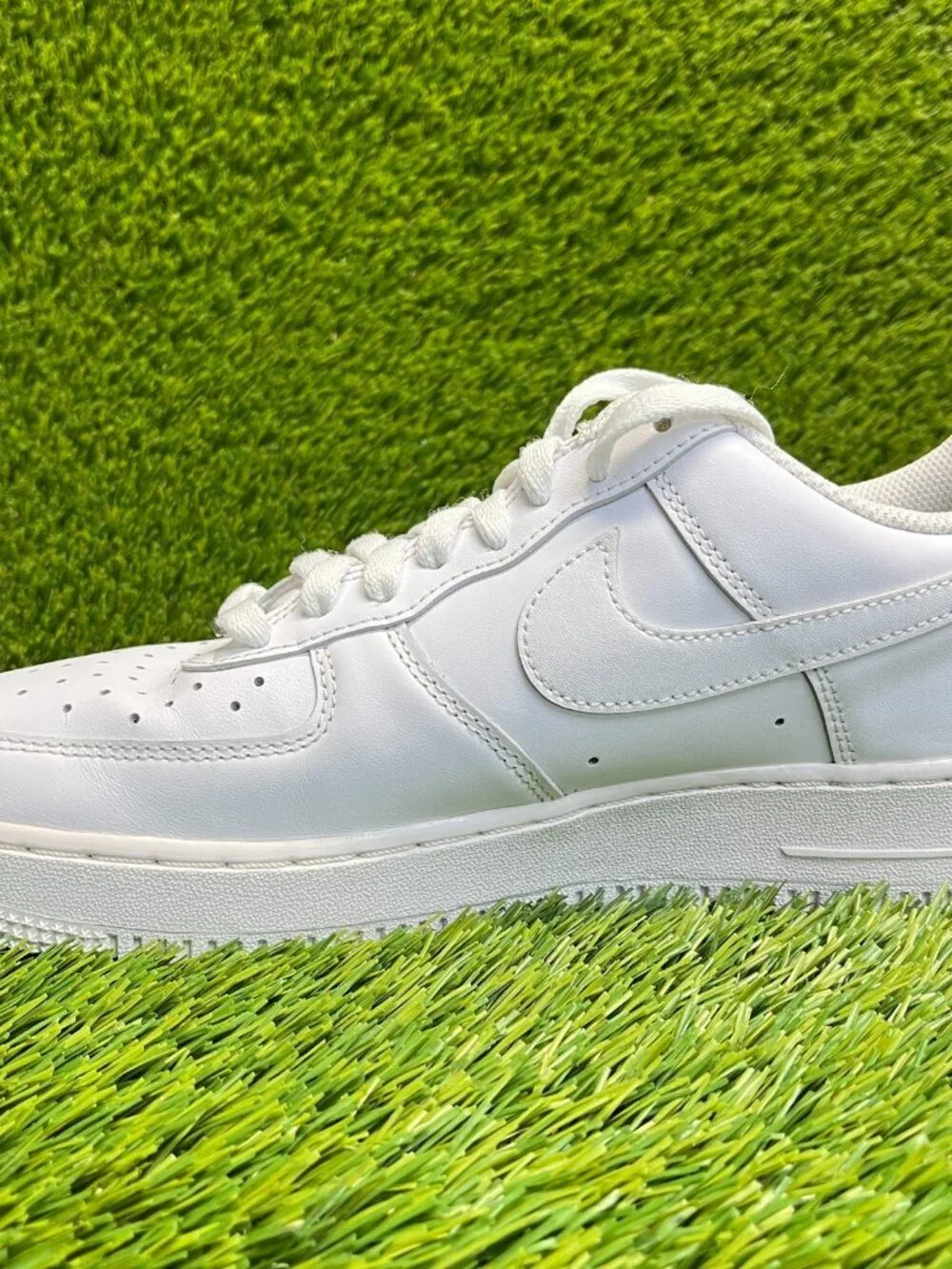 Nike Air Force 1 Low '07 Mens Size 8.5 White Athletic Lifestyle Shoes Sneakers - Picture 4 of 12